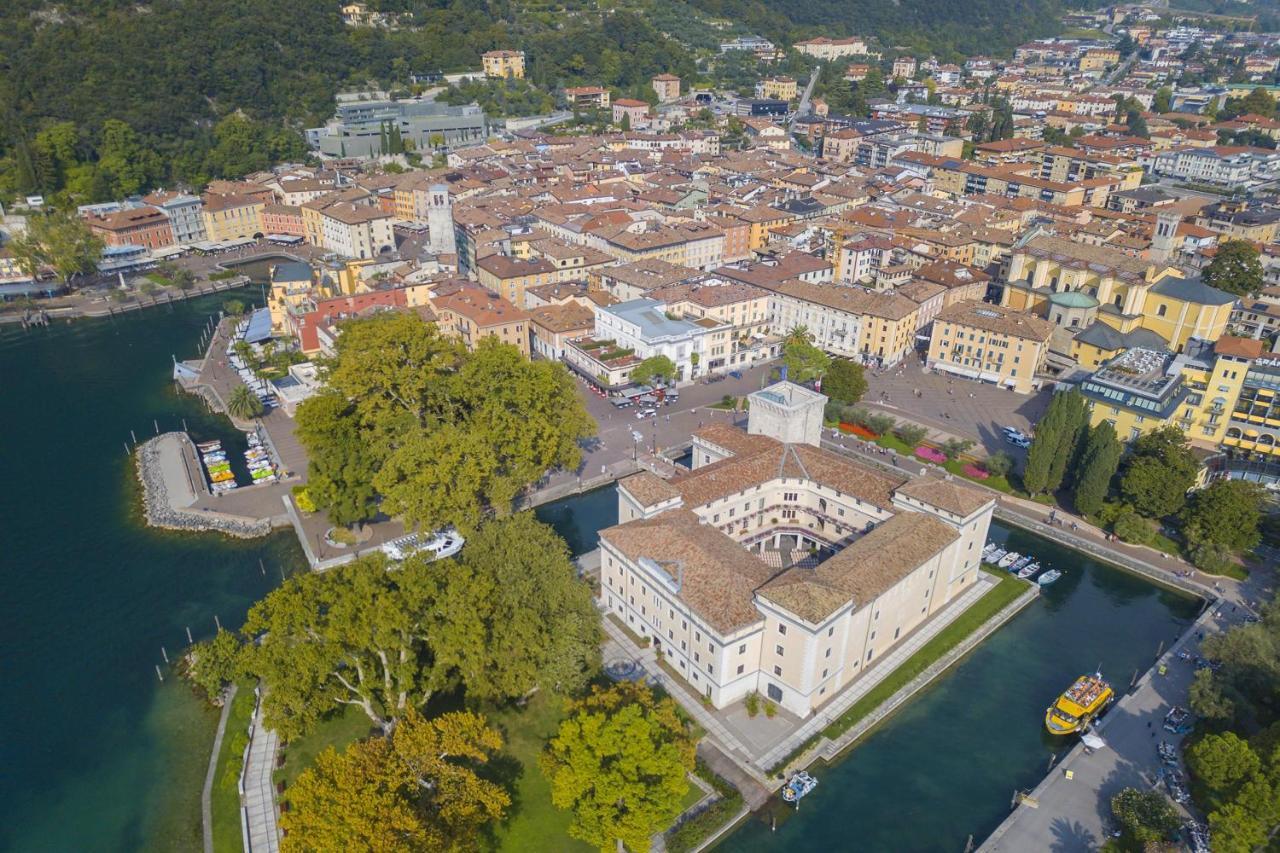 Heart Of Riva - 100 Mt. From The Lake - Happy Rentals Esterno foto